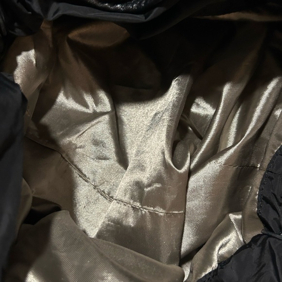 Tod’s Womens Nylon And Leather Zipper Closure Shoulder Bag Black - Picture 11 of 11